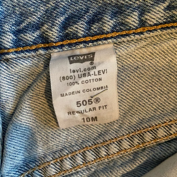 Vintage Levi 505 Jean shorts - Picture 3 of 3